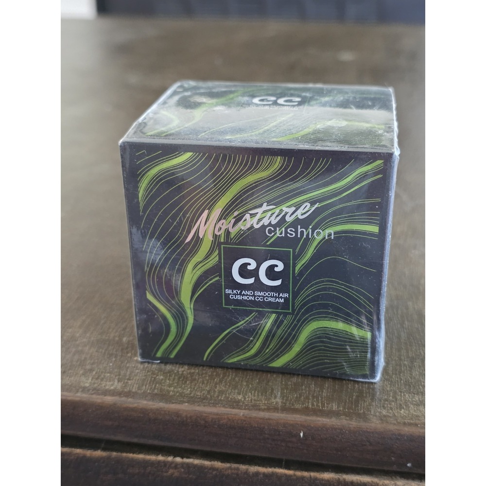 CC Moisture Cushion Superthinker Silky & Smooth Air Cushion CC Cream NEW in Box